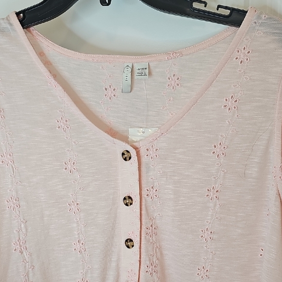 C Est 1946 Pink Sleeveless Eyelet Tank Top Size 18 20w NWT - Picture 4 of 9